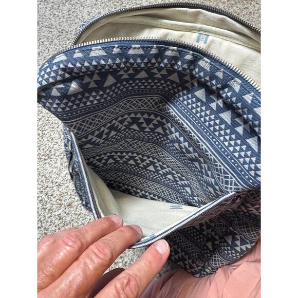 NEW! TOMS Trekker Tribal Geo Canvas Backpack in Navy Blue, Lots of pockets! - Picture 9 of 9